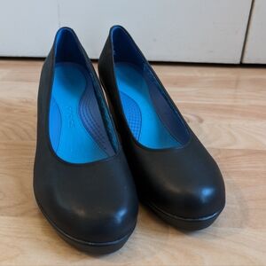 Crocs black heeled flats / wedges